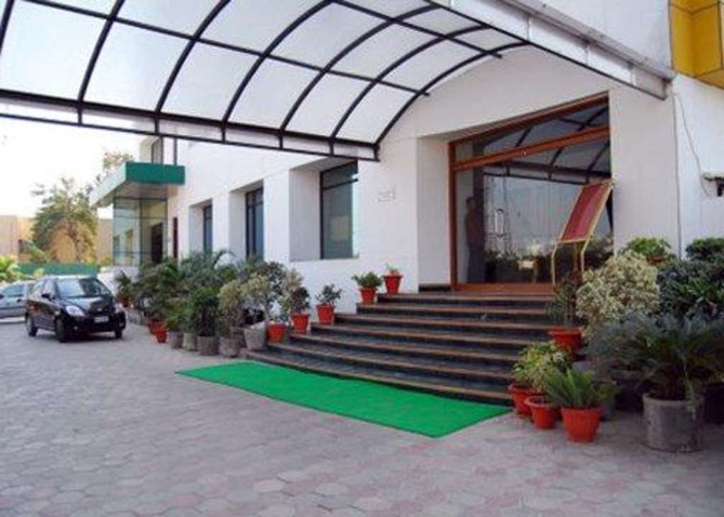 Comfort Inn Lucknow Exterior photo